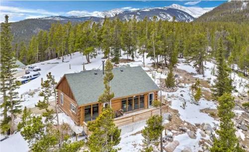 Cozy Mountain Cabin with Stunning Views