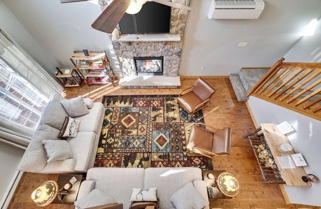 Cozy Poconos Chalet - w/Hot Tub, Sauna, & Lake Access!