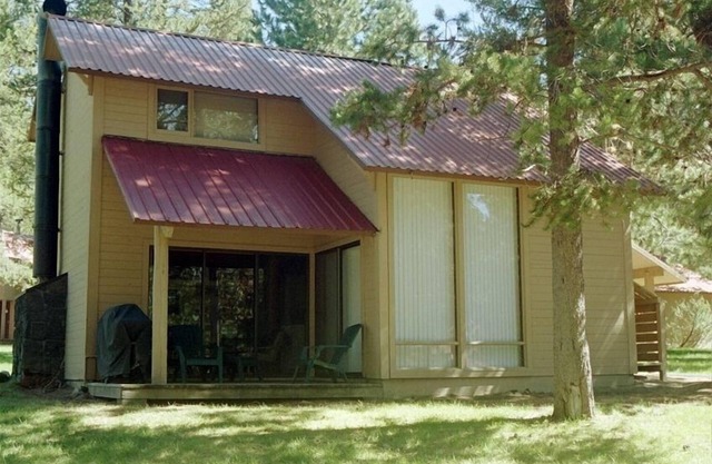 Cozy Ranch Cabin, 6 SHARC Passes- unlimited entry, Free WiFi, Air Conditioning
