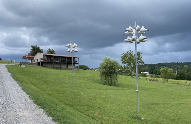 Cozy Ranch Home 1 Mile from CUMBERLAND POINT Boat Ramp. Owner Managed Property.