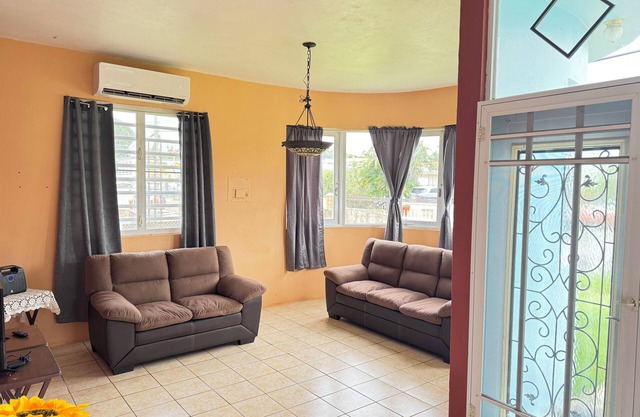 Cozy Rincon retreat with classic amenities, steps from beach and dining.