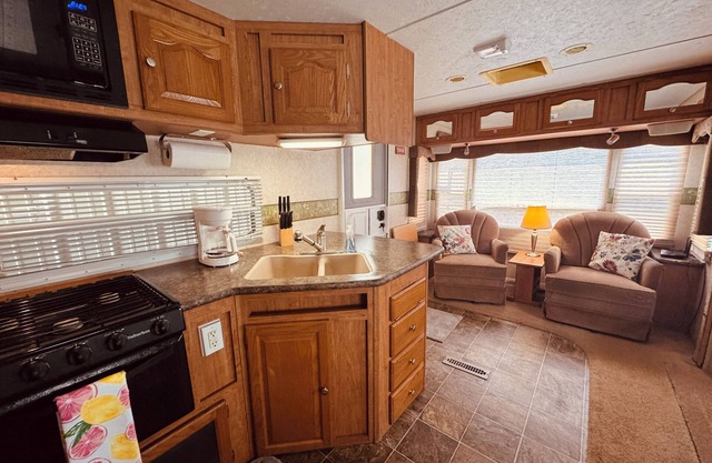 Cozy RV in private dead end - Palatka with AC
