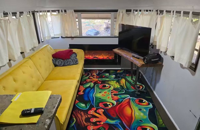 Cozy RV with AC and WiFi in charming Auburn countryside