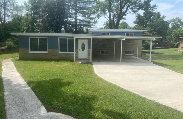 Cozy, Spacious, Great Location to amenities