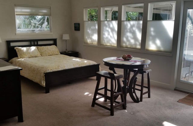 Cozy studio in San Rafael; close to everything the Bay Area has to offer!