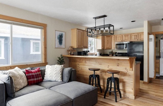 Cozy Tahoe Chalet | Fireplace & Views | Sleeps 4
