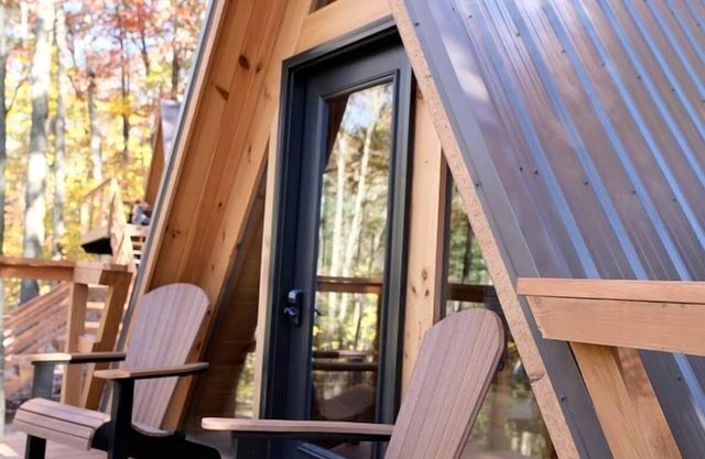 Cozy Tree Cabin with Wonderful Views from the Deck in Ohio