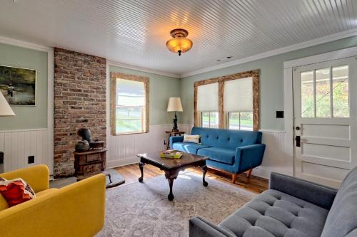 Cozy Vintage Cabin with Starlink Wifi and near to Smokies