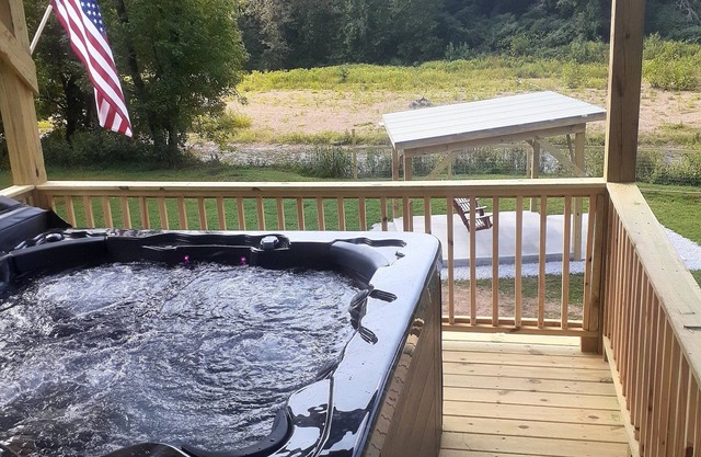 Creekside Cabin Retreat Privately Located full home on the Creek with Jacuzzi