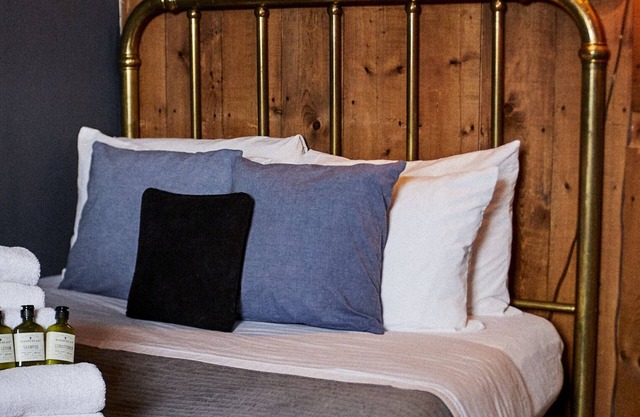 Crew's Quarters Boarding House Caters to Men