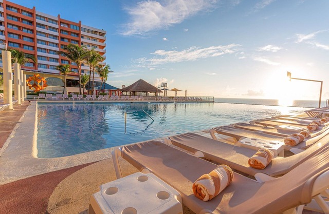 Crown Paradise Club Cancun All Inclusive