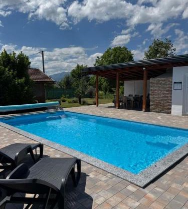 Crystal pool