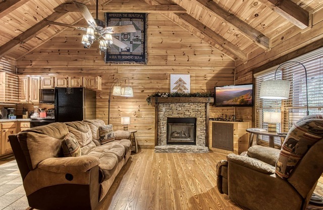 Cuddlin' Up, Er209 - Luxury At Its Finest And Location That Can't Be Beat! 2 Bedroom Cabin by RedAwning