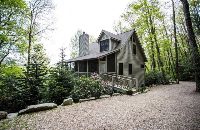 Custom Built Mountain Home on 4 Acres - 5 Miles from Old Edwards Inn