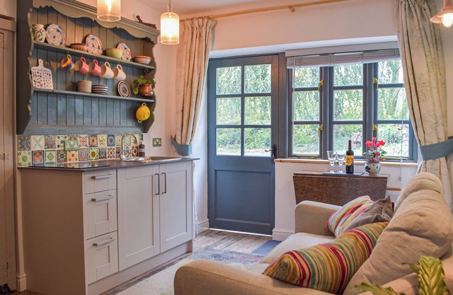 Cwtch Wrth Plas - UK45619