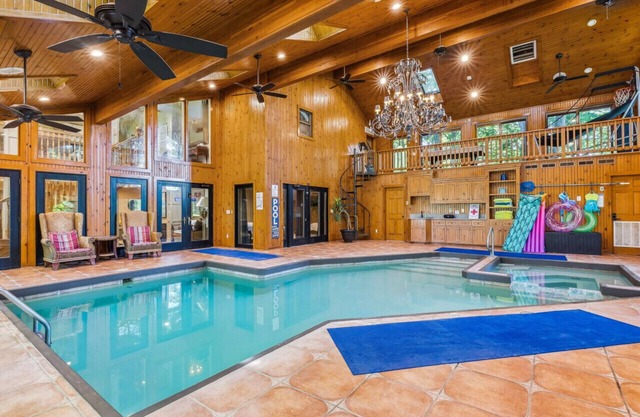 Daisy Glen Retreat: Private indoor pool in Hocking Hills