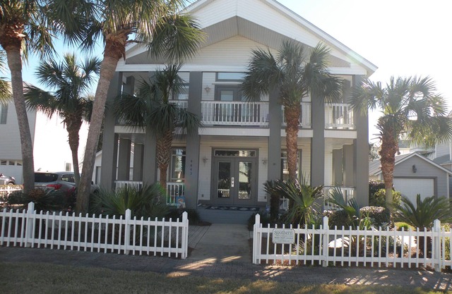 'Day Dream' Beach House Half Block to Beach JULY ON SALE NOW