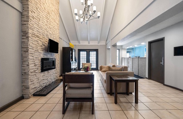 Days Inn by Wyndham College Park Airport Best Road