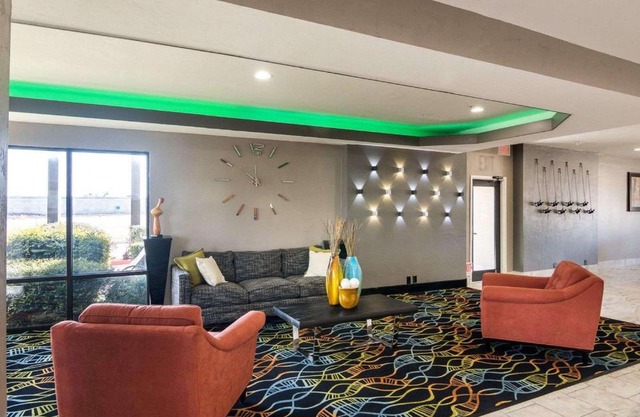 Days Inn by Wyndham Fort Worth North/Fossil Creek