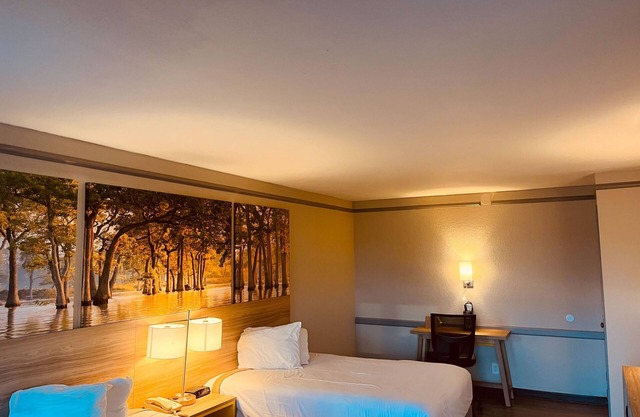 Days Inn by Wyndham Sulphur West