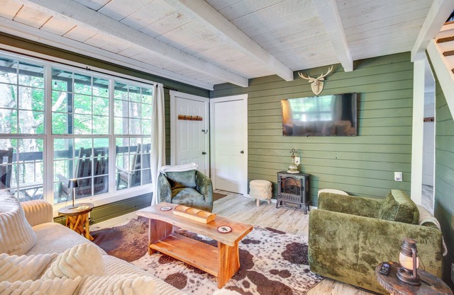 Deck & Grill: 'Cozy Cottage' in Talking Rock!