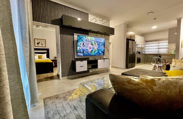 DeeLops Apt 304 @Sarona City