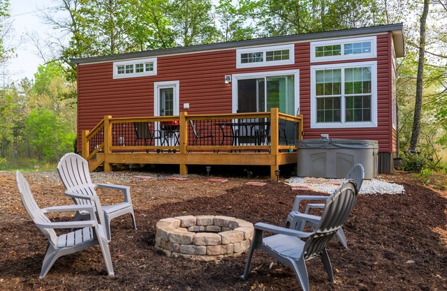 Delightful Forest Tiny Home with Hot Tub