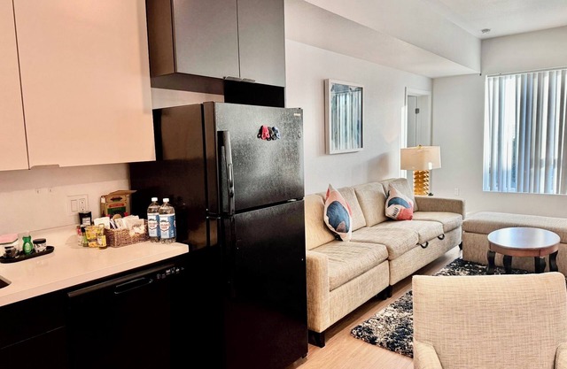 Deluxe 2-Bedroom Stay in the Heart of Los Angeles