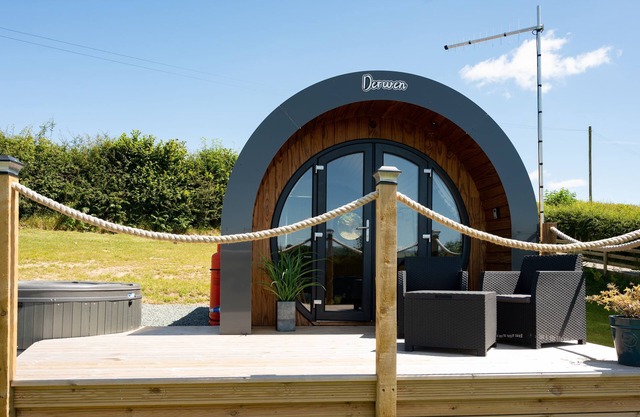 Derwen - a glamping pod with hot tub