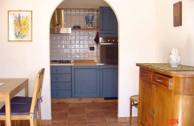 Detached 2 bedroom house with beautiful outdoor area and private beach