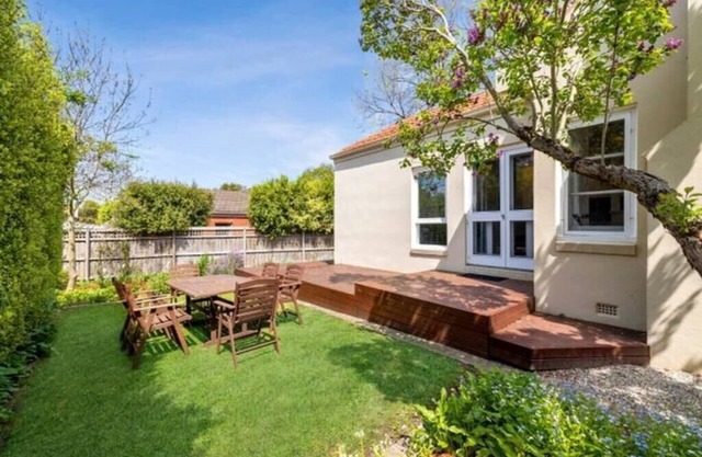 Devon by the lake - A bright light filled home right in the heart of Ballarat