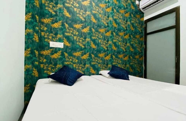 Dhanwantri Niwas Guest House By GRB