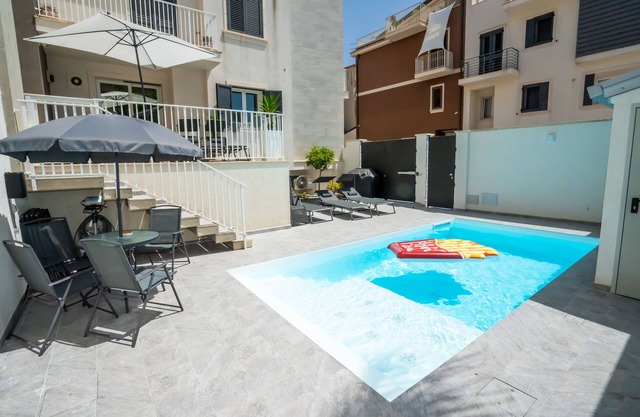 Diamante Scirocco Holiday House with Heated Pool