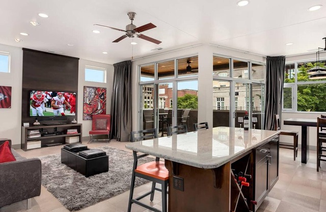 Dickson St Condo - On Dickson Street - Fayetteville Entertainment Hub