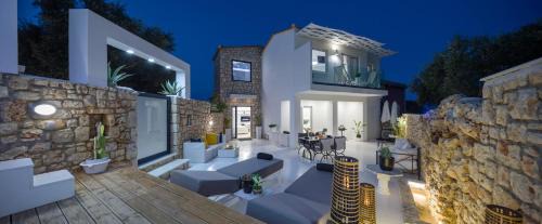 Dion Villa - Pool & Jacuzzi - Sleeps 4 - Zakynthos