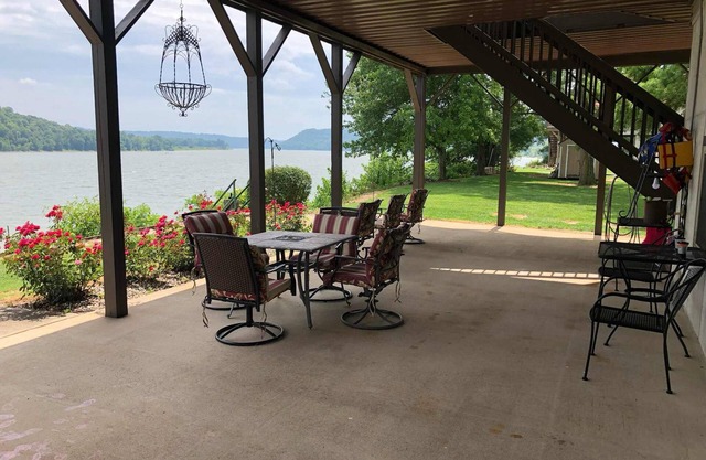 Discounted rate for a 1 king, 2 queen house overlooking the Ohio River
