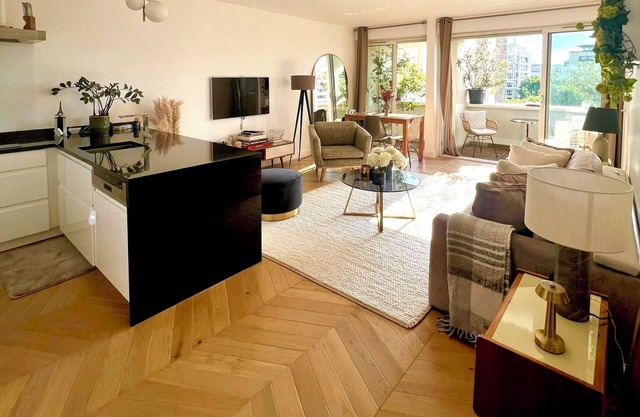 Discover Paris and stay Beautiful & Cozy Apartment in the Jourdain Village.