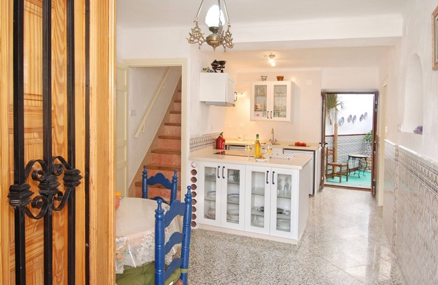 Discover the authentic Andalusian life from this cozy little house in Periana.