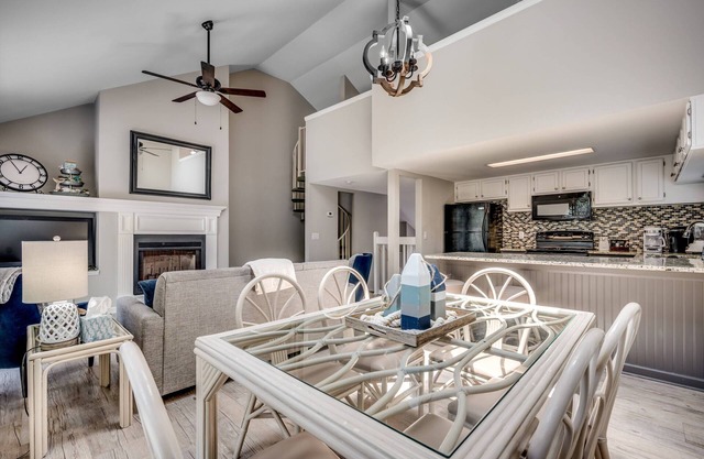 Dog Friendly Condo in Cumberland Terrace at Kingston-3 Min Drive to Beach-$300 FREE Activities Daily