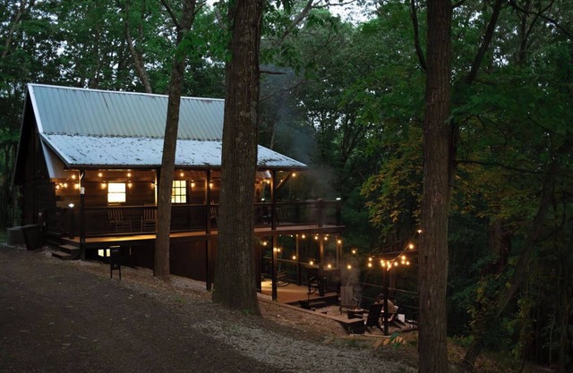 Dog friendly hot tub + fire pit + shared game room