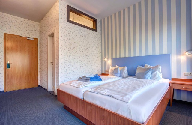 Doppelzimmer mit Meerblick und Balkon 1 - Hotel Villa Seeschlößchen 3