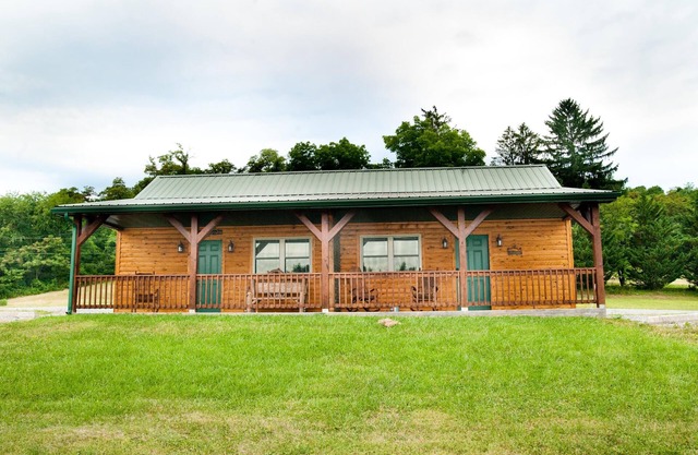 Double cabin with 2 queen beds, 1 king bed, common porch and each unit has a private entrance and bath.