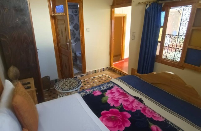 Double room with private bathroom and breakfast