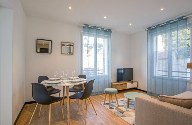 Douces Nuits Caennaises - City center apartment with free private parking