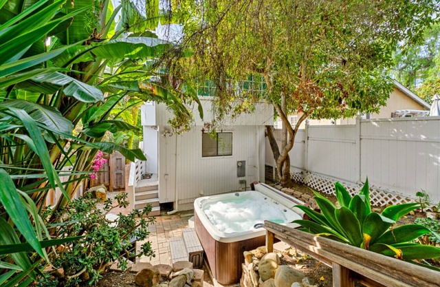 Driftwood Club - Ocean View, Hot Tub, Pet-Friendly
