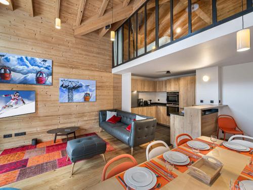 Duplex de Charme à Courchevel Moriond, à Proximité des Pistes et Commodités - FR-1-563-57