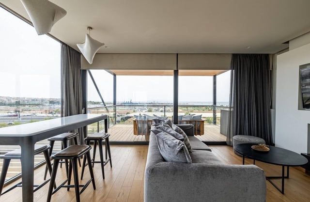 Earth Boutique Apartments Next to Stavros Niarchos