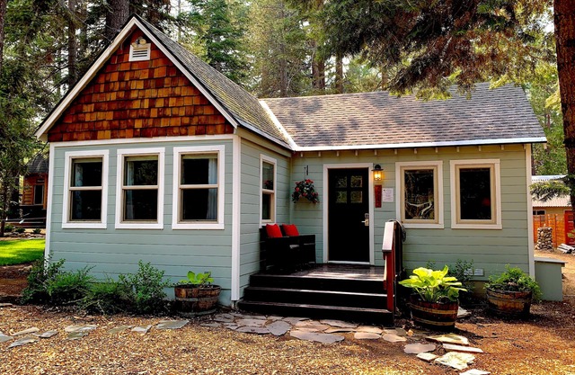 Easy Living: 1 BR, 1 BA Cabin/Bungalow in Tahoma, Sleeps 2