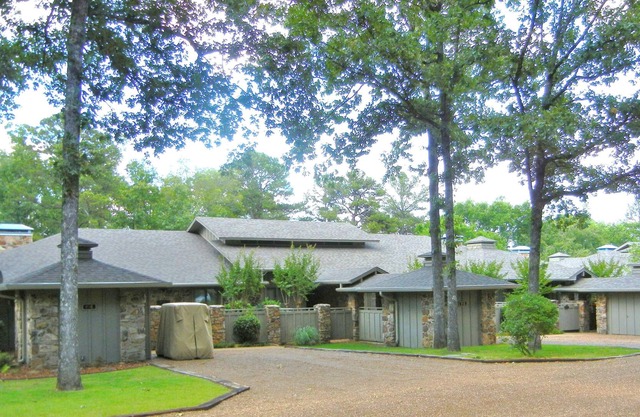 Eden Isle Condo, 2 BR/2B sleeps 8, close to Inn, Marina, Lake & golf