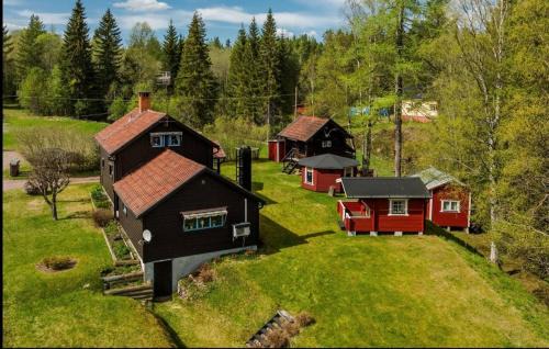 Ein großes Haus am Wald mit Bach für 8 Personen